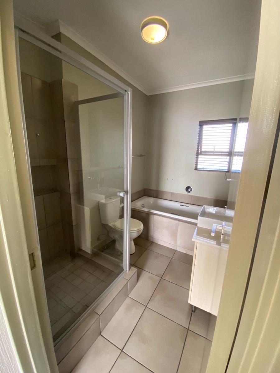 To Let 2 Bedroom Property for Rent in Fourways Gauteng
