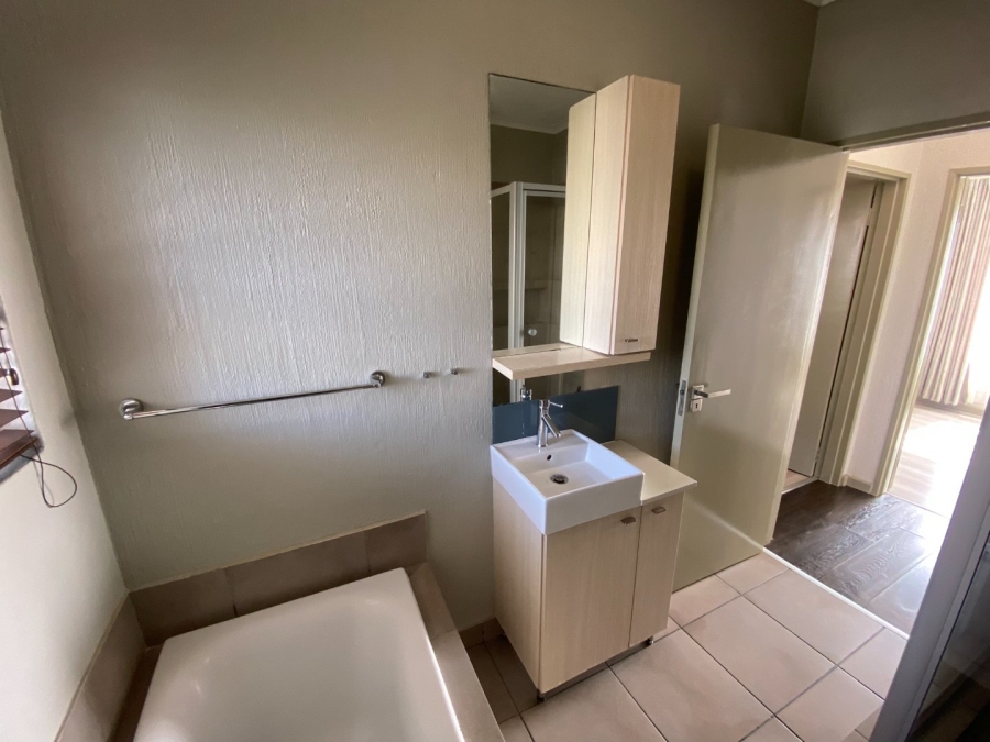 To Let 2 Bedroom Property for Rent in Fourways Gauteng
