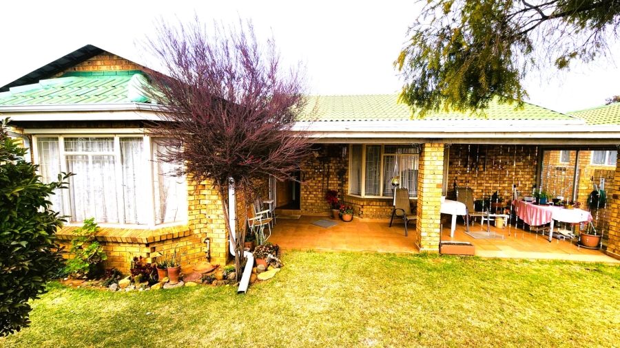 2 Bedroom Property for Sale in Kleinfontein A H Gauteng