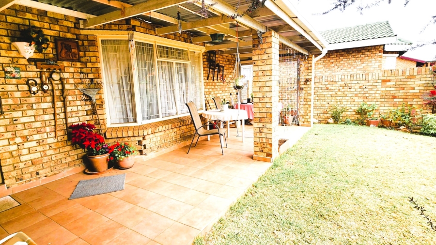 2 Bedroom Property for Sale in Kleinfontein A H Gauteng