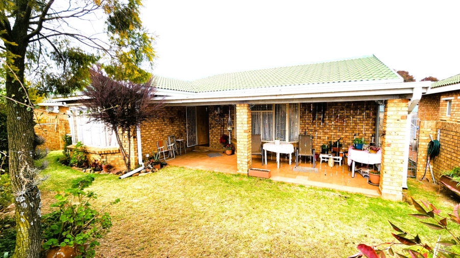 2 Bedroom Property for Sale in Kleinfontein A H Gauteng