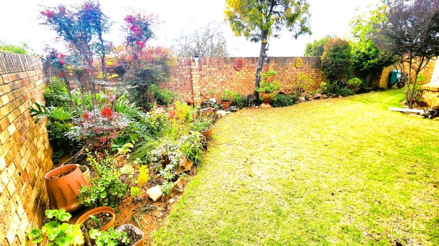 2 Bedroom Property for Sale in Kleinfontein A H Gauteng