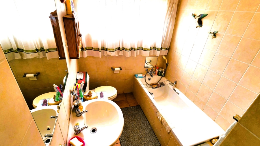 2 Bedroom Property for Sale in Kleinfontein A H Gauteng