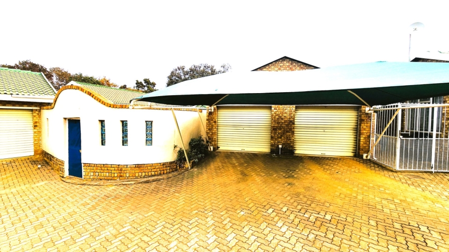 2 Bedroom Property for Sale in Kleinfontein A H Gauteng