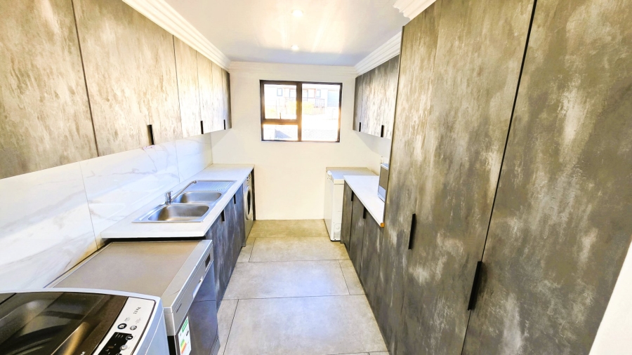 3 Bedroom Property for Sale in Kleinfontein A H Gauteng