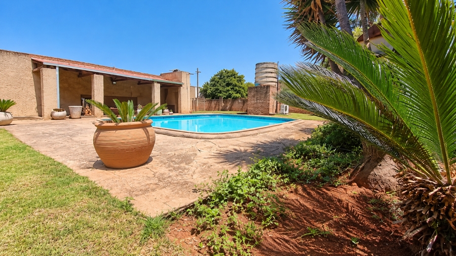 9 Bedroom Property for Sale in Helenarus Gauteng