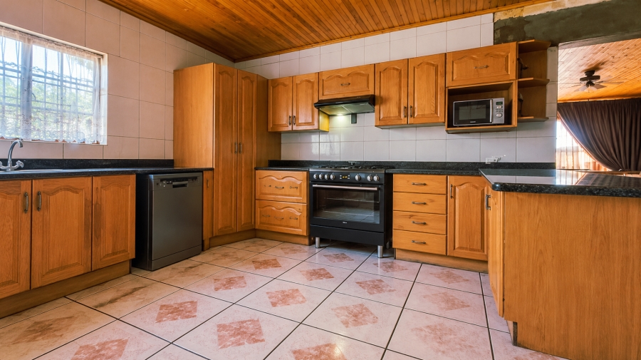 9 Bedroom Property for Sale in Helenarus Gauteng