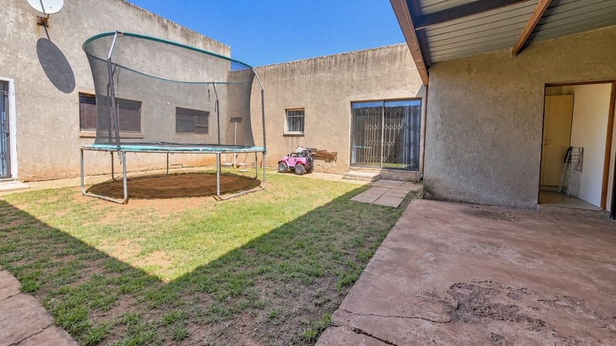 9 Bedroom Property for Sale in Helenarus Gauteng