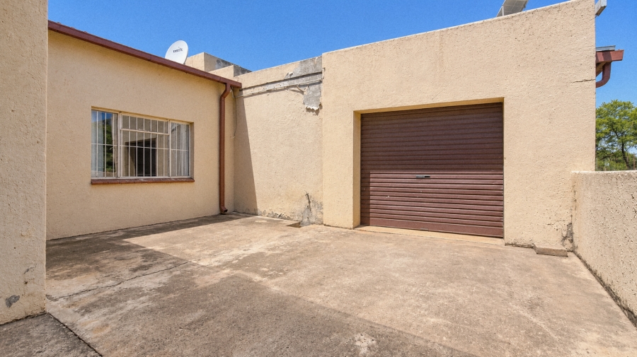 9 Bedroom Property for Sale in Helenarus Gauteng
