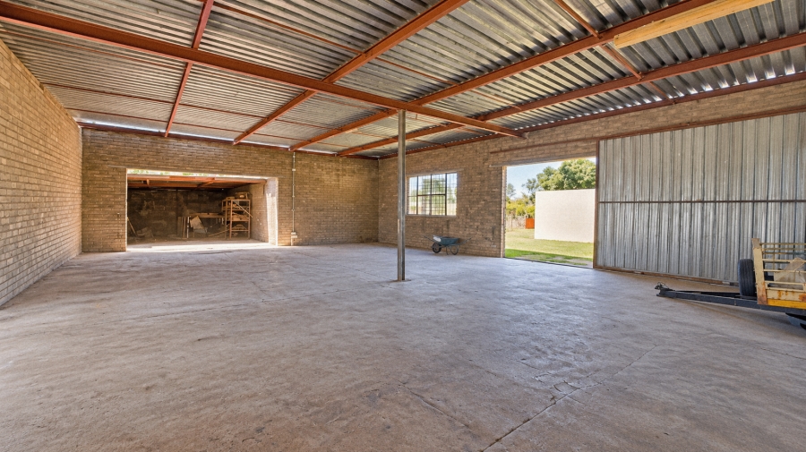 9 Bedroom Property for Sale in Helenarus Gauteng