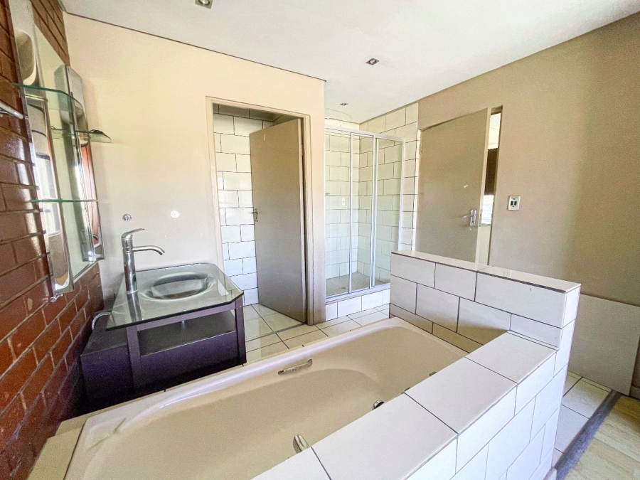 4 Bedroom Property for Sale in Braamfontein Gauteng