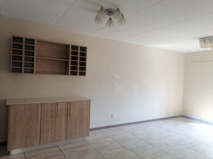 To Let 2 Bedroom Property for Rent in Noordwyk Gauteng