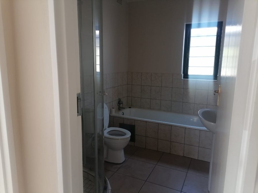 To Let 2 Bedroom Property for Rent in Noordwyk Gauteng