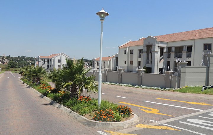 To Let 2 Bedroom Property for Rent in Noordwyk Gauteng