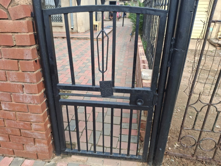 2 Bedroom Property for Sale in Daveyton Gauteng
