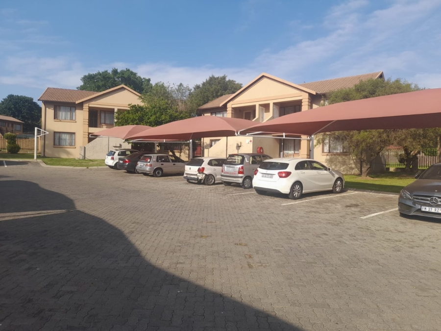 To Let 2 Bedroom Property for Rent in Meredale Gauteng