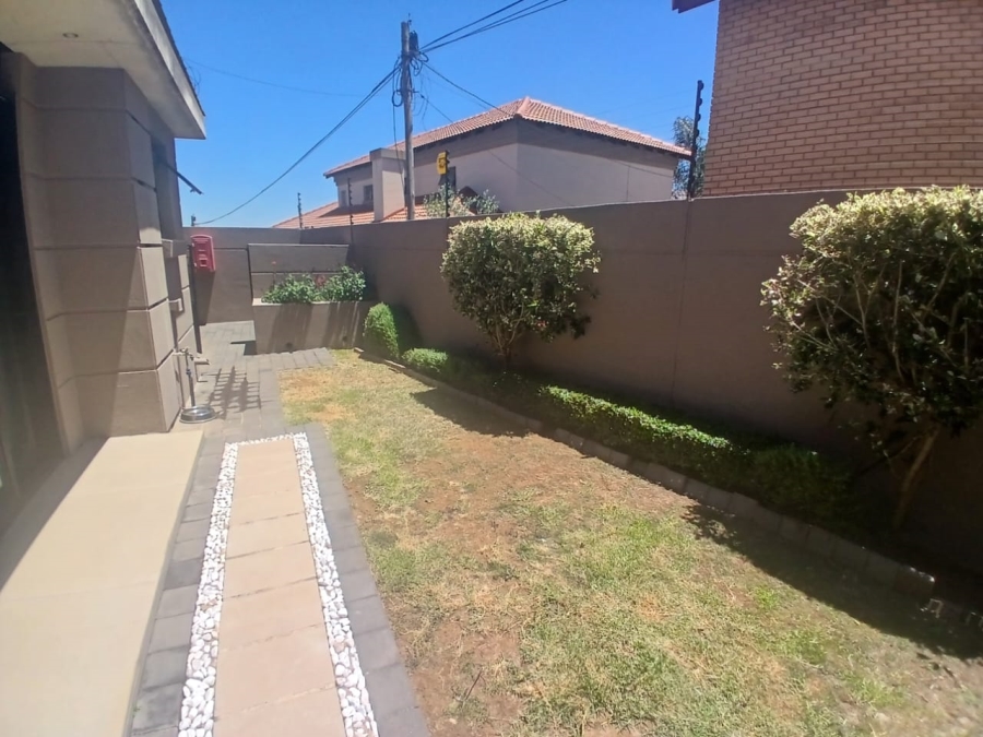 To Let 3 Bedroom Property for Rent in Olympus AH Gauteng