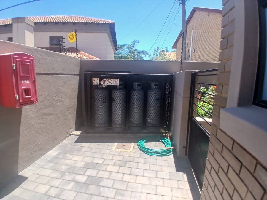 To Let 3 Bedroom Property for Rent in Olympus AH Gauteng