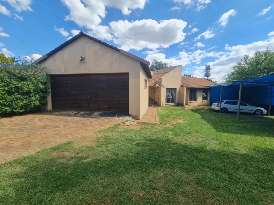 3 Bedroom Property for Sale in Allens Nek Gauteng