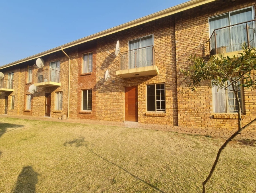 2 Bedroom Property for Sale in Lotus Gardens Gauteng