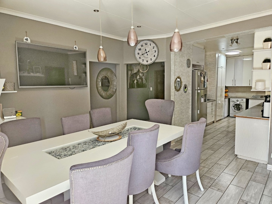 4 Bedroom Property for Sale in Birchleigh North Gauteng
