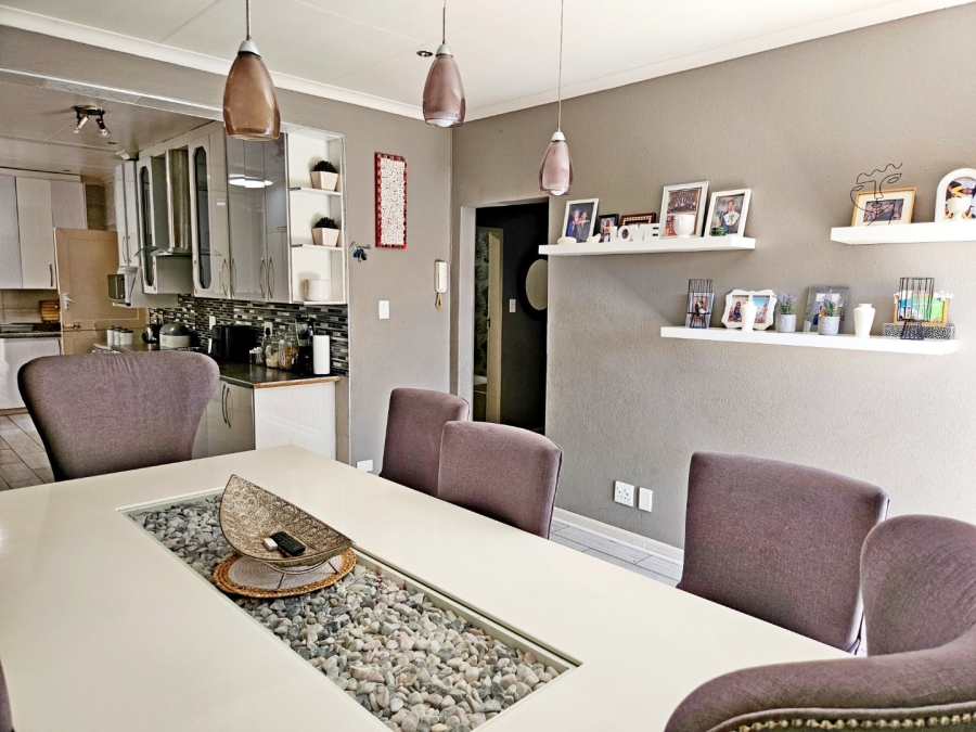 4 Bedroom Property for Sale in Birchleigh North Gauteng