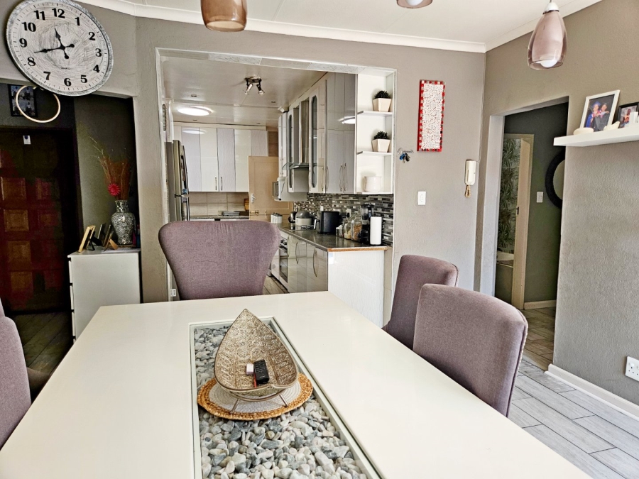 4 Bedroom Property for Sale in Birchleigh North Gauteng