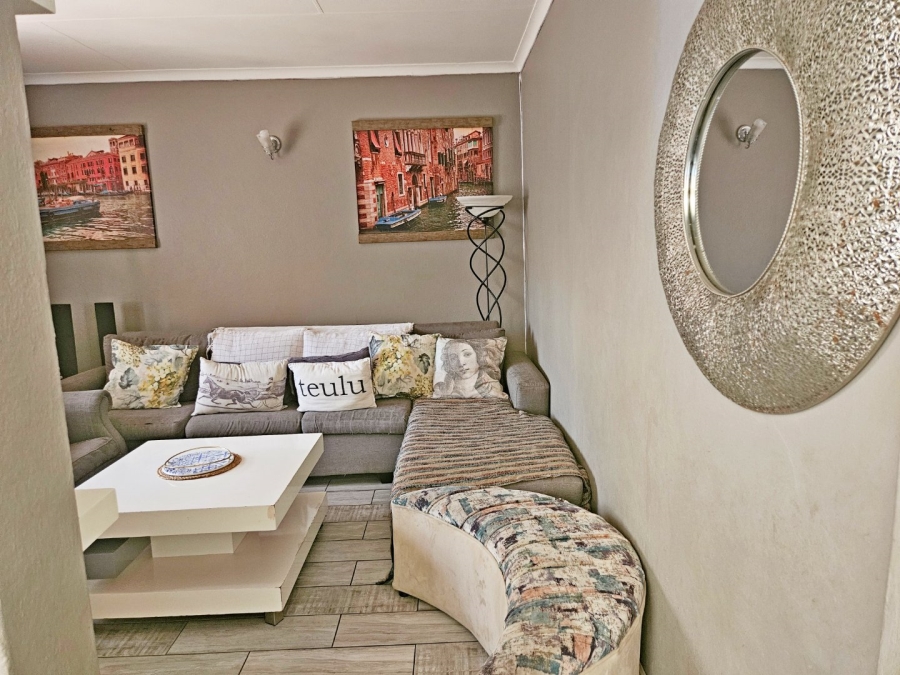 4 Bedroom Property for Sale in Birchleigh North Gauteng