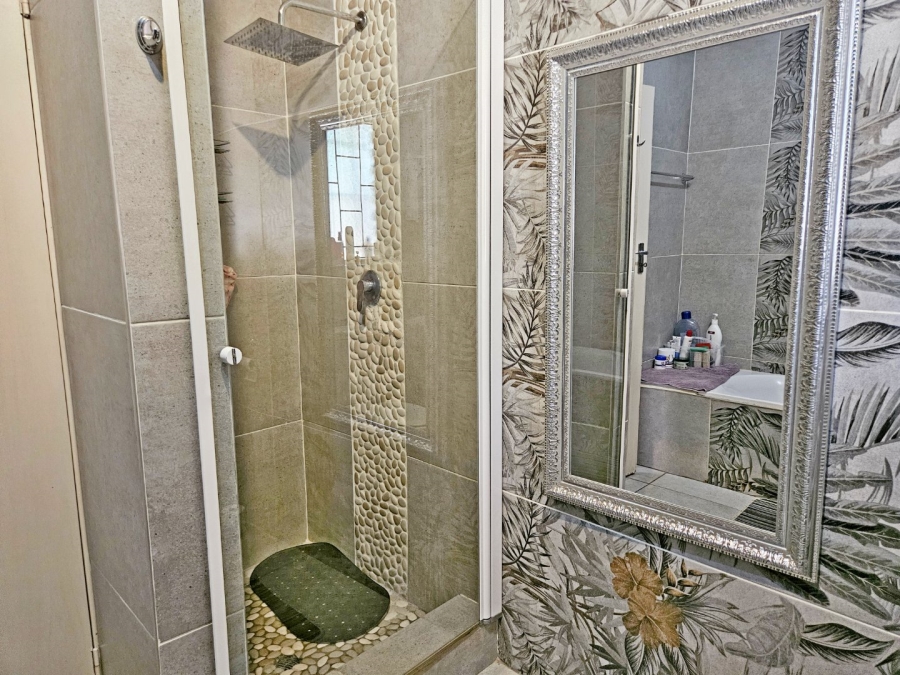 4 Bedroom Property for Sale in Birchleigh North Gauteng