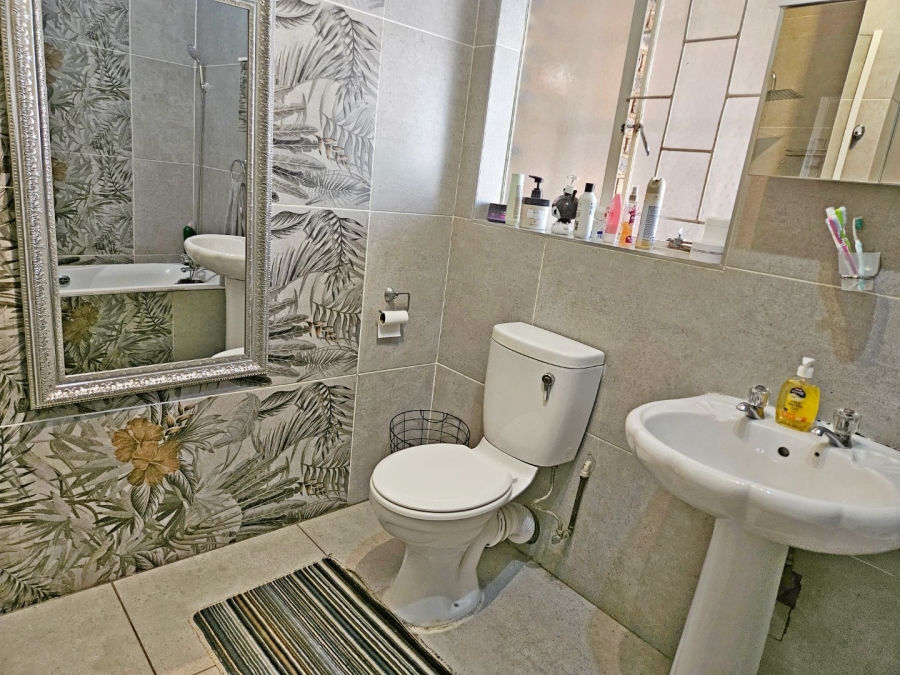 4 Bedroom Property for Sale in Birchleigh North Gauteng