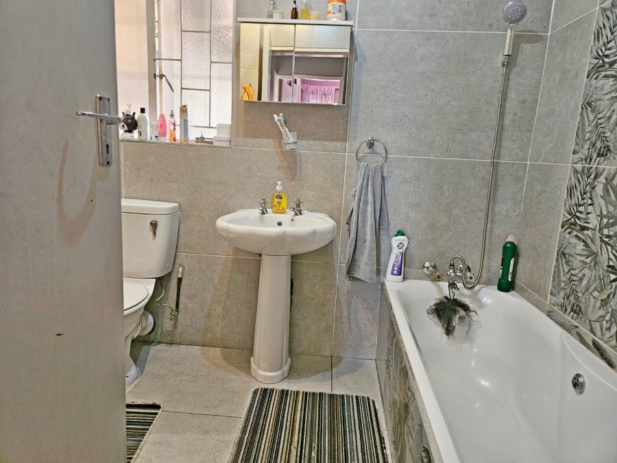 4 Bedroom Property for Sale in Birchleigh North Gauteng