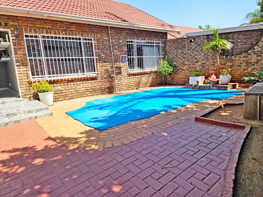 4 Bedroom Property for Sale in Birchleigh North Gauteng
