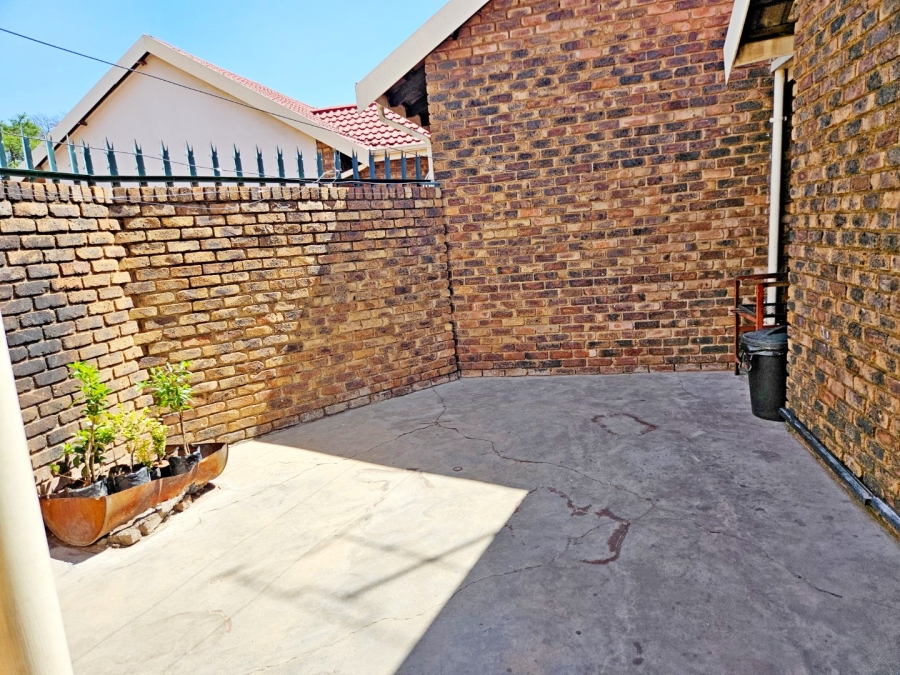 4 Bedroom Property for Sale in Birchleigh North Gauteng