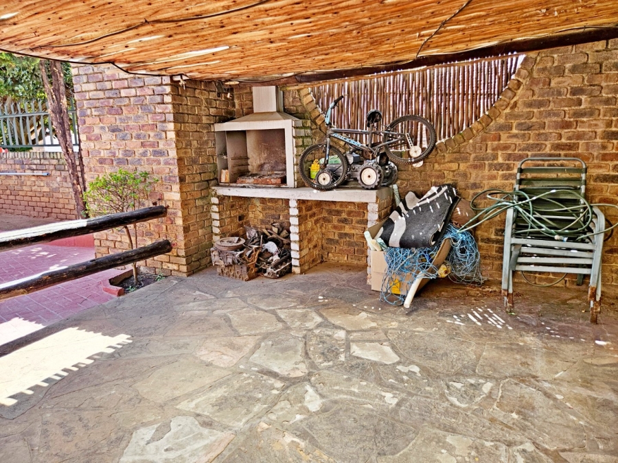 4 Bedroom Property for Sale in Birchleigh North Gauteng
