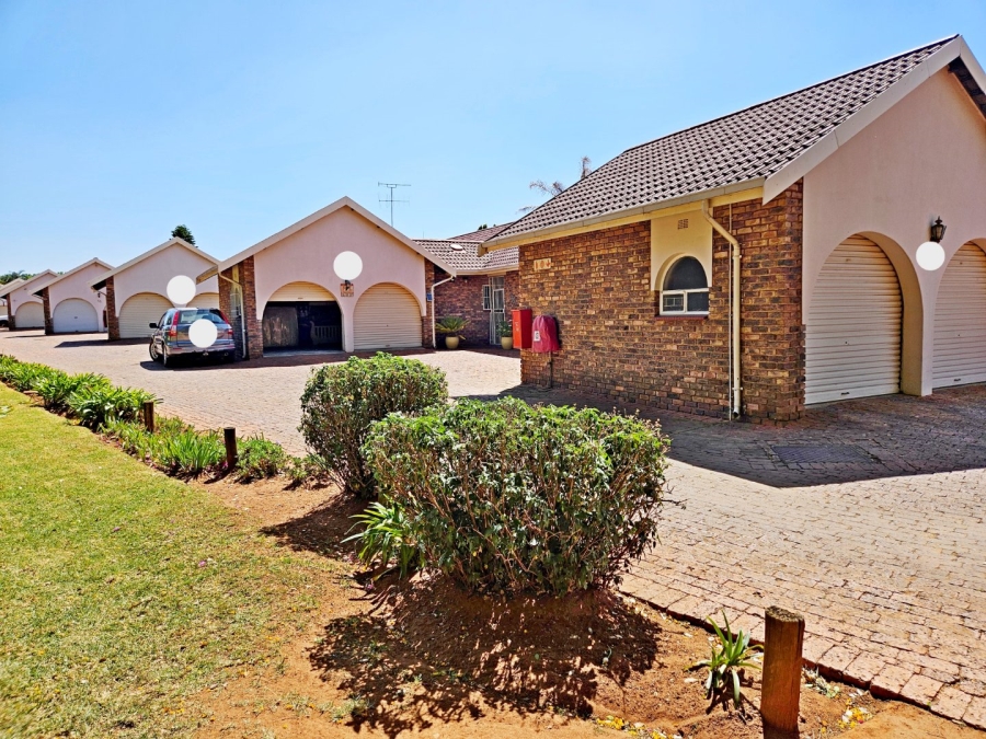 4 Bedroom Property for Sale in Birchleigh North Gauteng