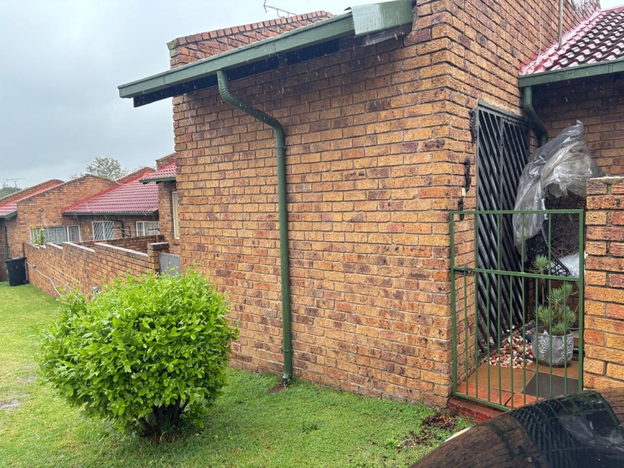 2 Bedroom Property for Sale in Birchleigh Gauteng