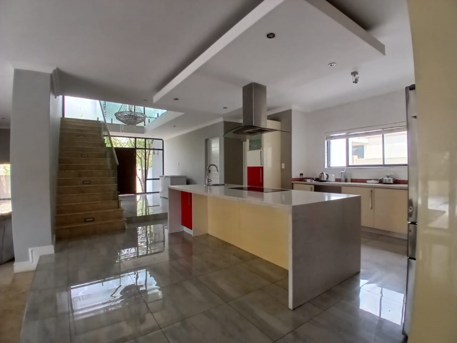 5 Bedroom Property for Sale in Crescent Wood Country Estate Gauteng