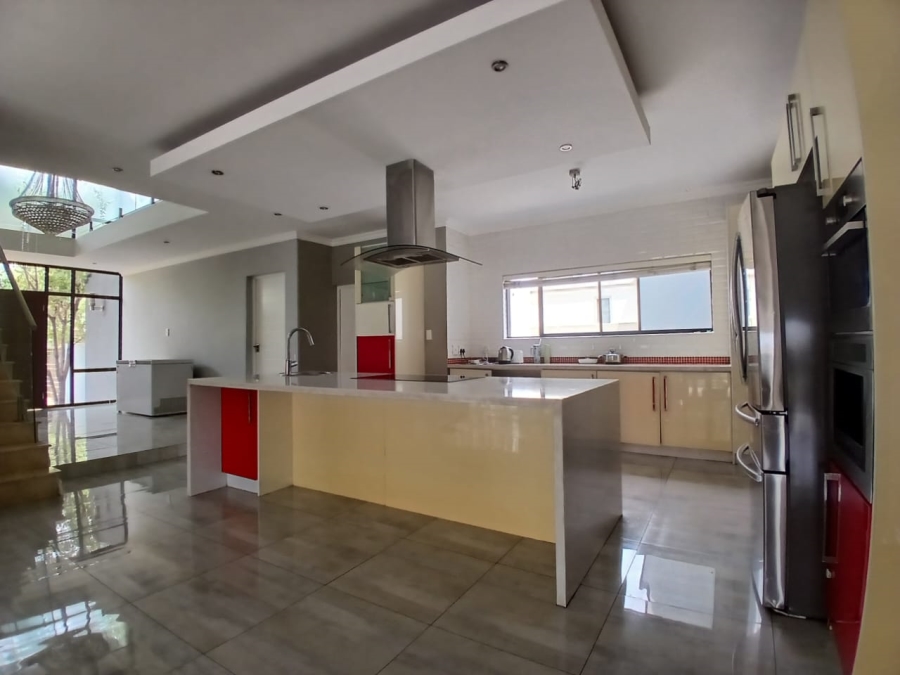 5 Bedroom Property for Sale in Crescent Wood Country Estate Gauteng