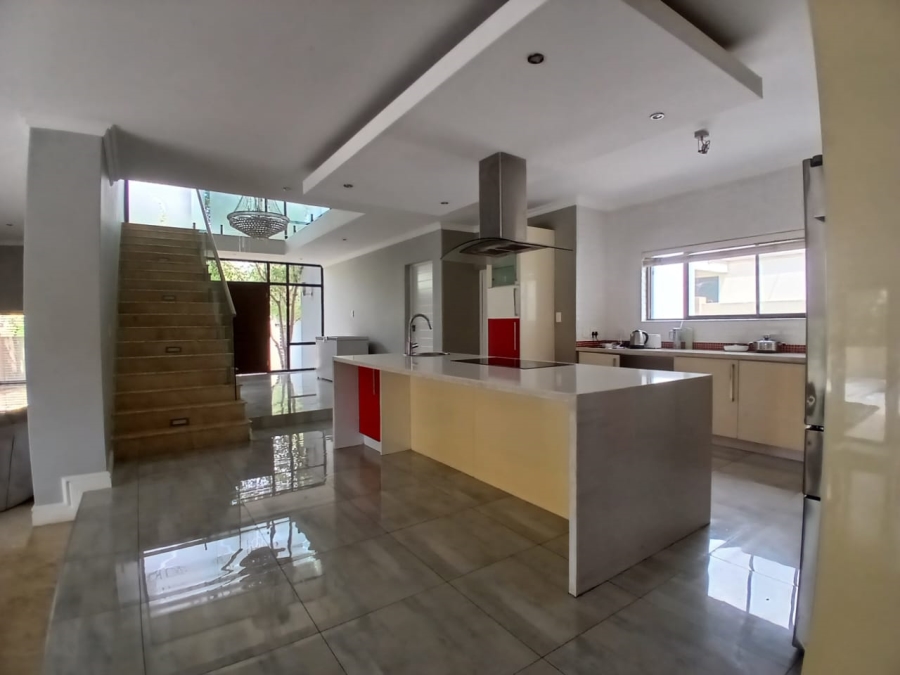 5 Bedroom Property for Sale in Crescent Wood Country Estate Gauteng