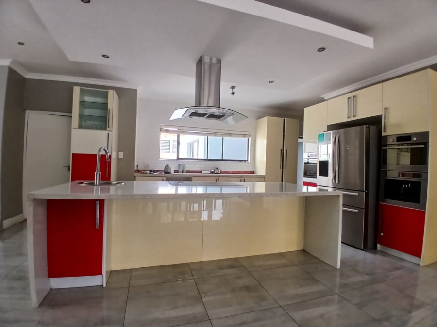 5 Bedroom Property for Sale in Crescent Wood Country Estate Gauteng