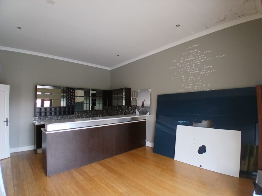 5 Bedroom Property for Sale in Crescent Wood Country Estate Gauteng