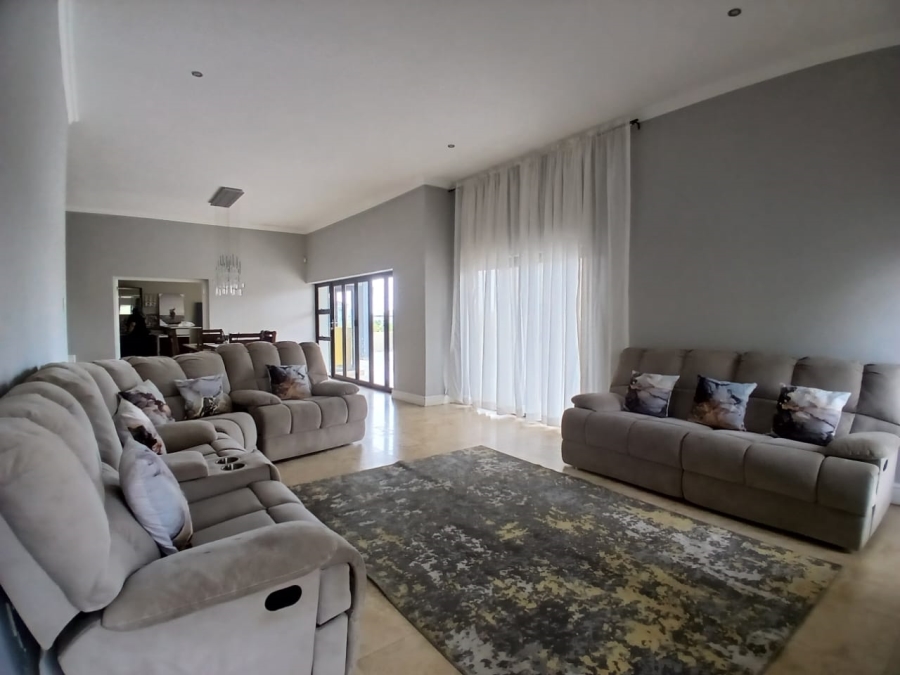5 Bedroom Property for Sale in Crescent Wood Country Estate Gauteng