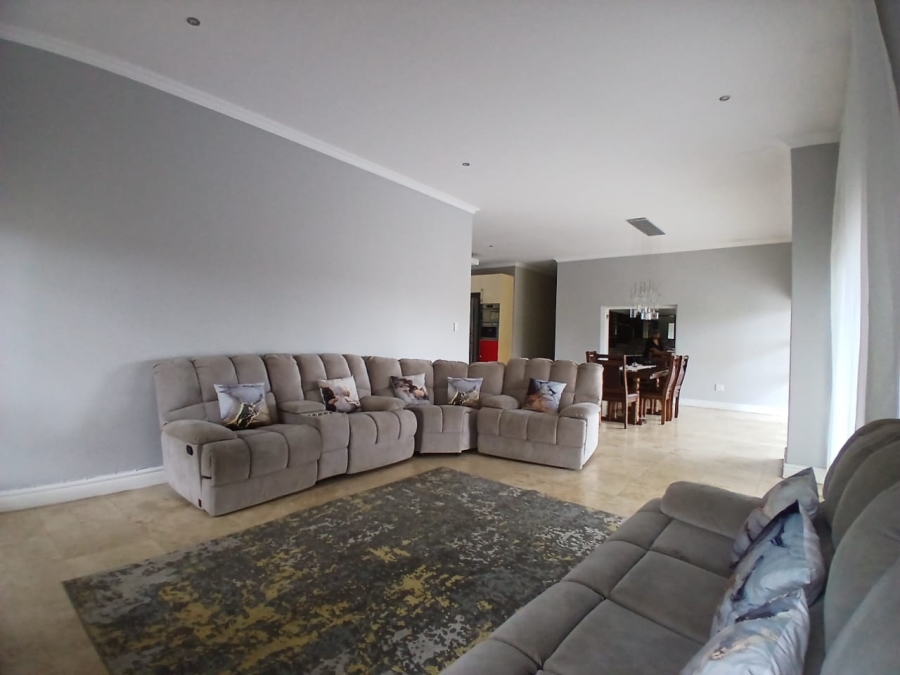 5 Bedroom Property for Sale in Crescent Wood Country Estate Gauteng