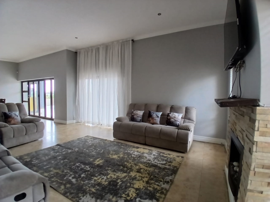 5 Bedroom Property for Sale in Crescent Wood Country Estate Gauteng