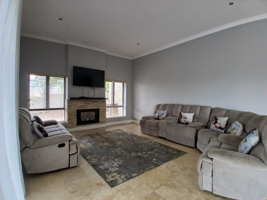 5 Bedroom Property for Sale in Crescent Wood Country Estate Gauteng