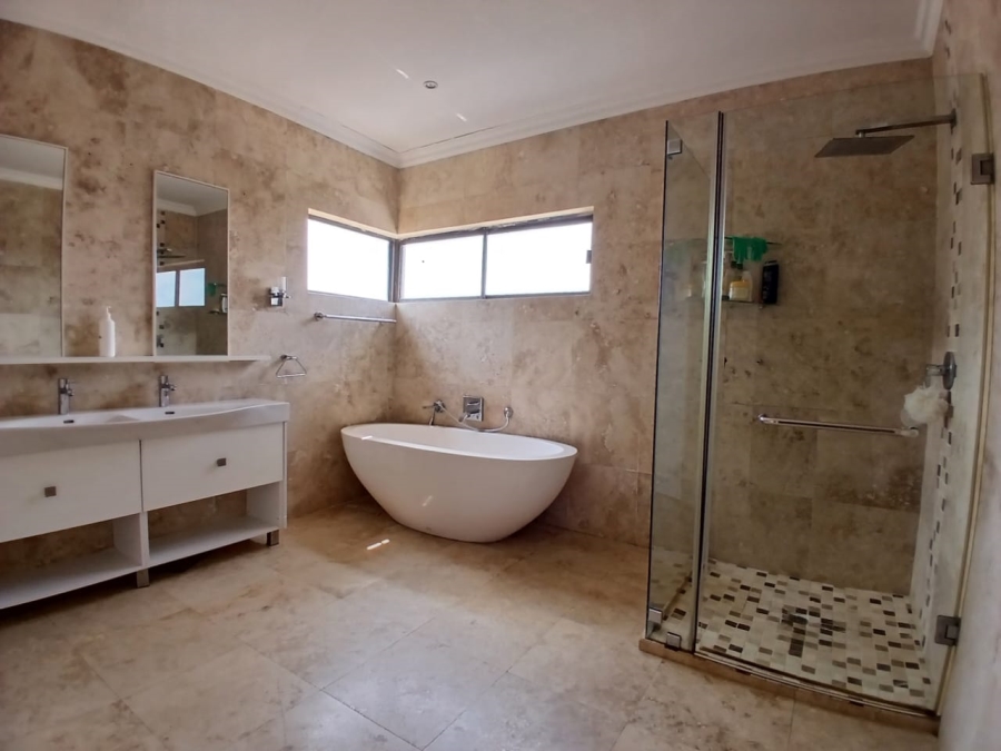 5 Bedroom Property for Sale in Crescent Wood Country Estate Gauteng