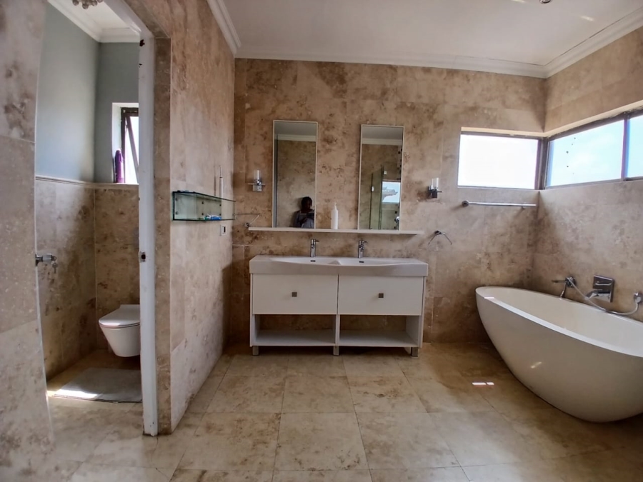 5 Bedroom Property for Sale in Crescent Wood Country Estate Gauteng