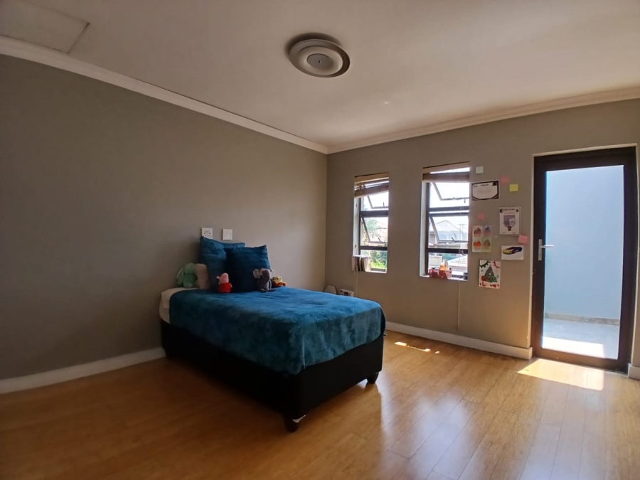 5 Bedroom Property for Sale in Crescent Wood Country Estate Gauteng