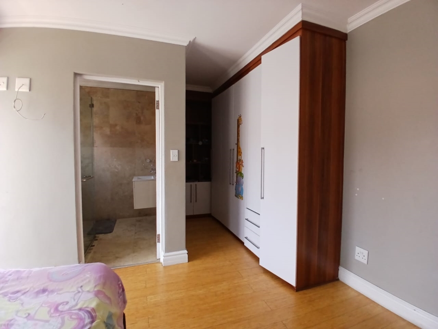 5 Bedroom Property for Sale in Crescent Wood Country Estate Gauteng