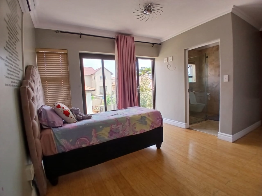 5 Bedroom Property for Sale in Crescent Wood Country Estate Gauteng